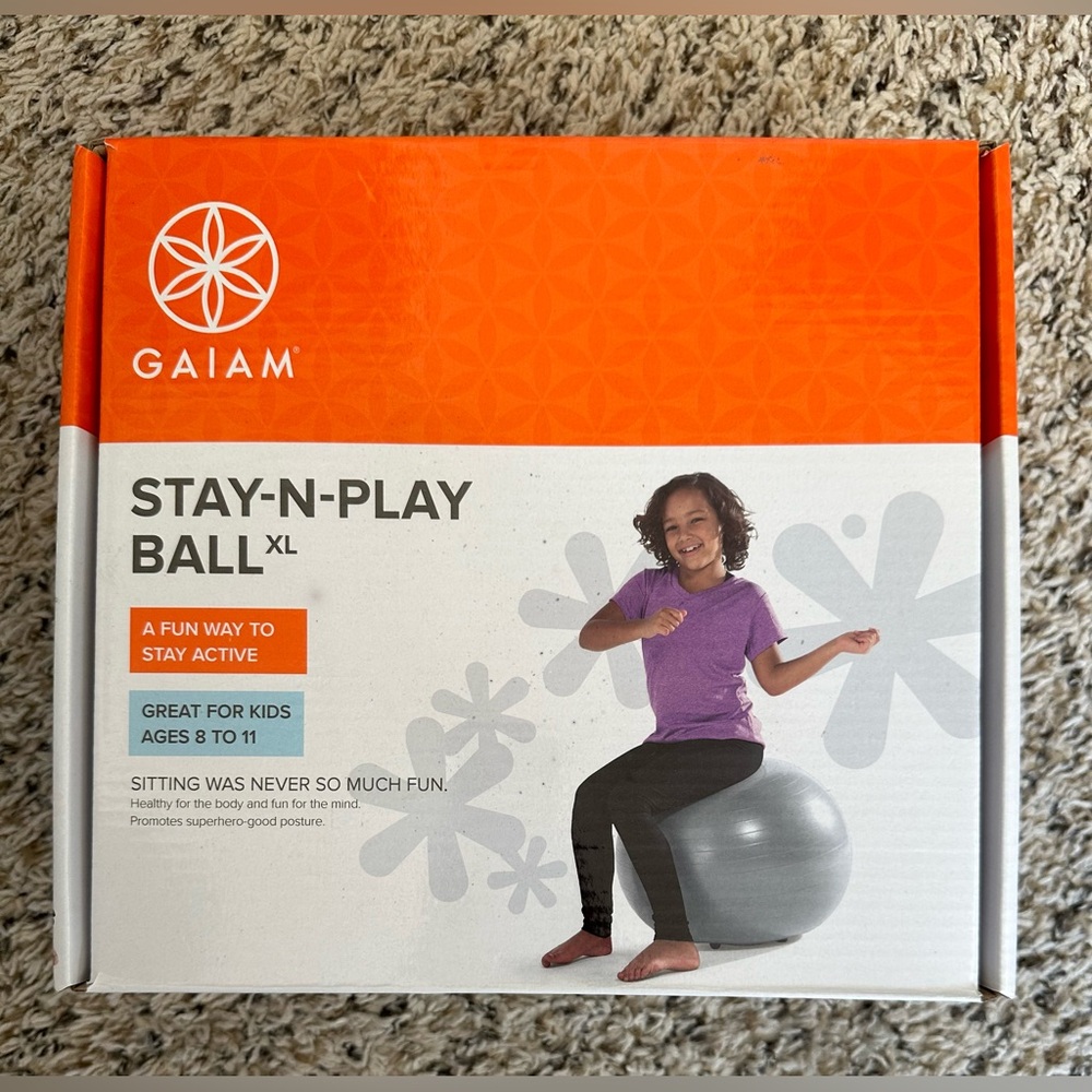 🔘Gaiam Stay & Play Ball, NWT/NIB, silver/gray color